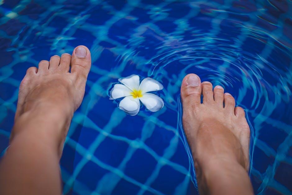 is foot fungus contagious